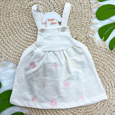 Salopete Creme com Flores e Body